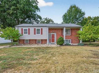 517 Ranch Dr, Ballwin, MO 63011