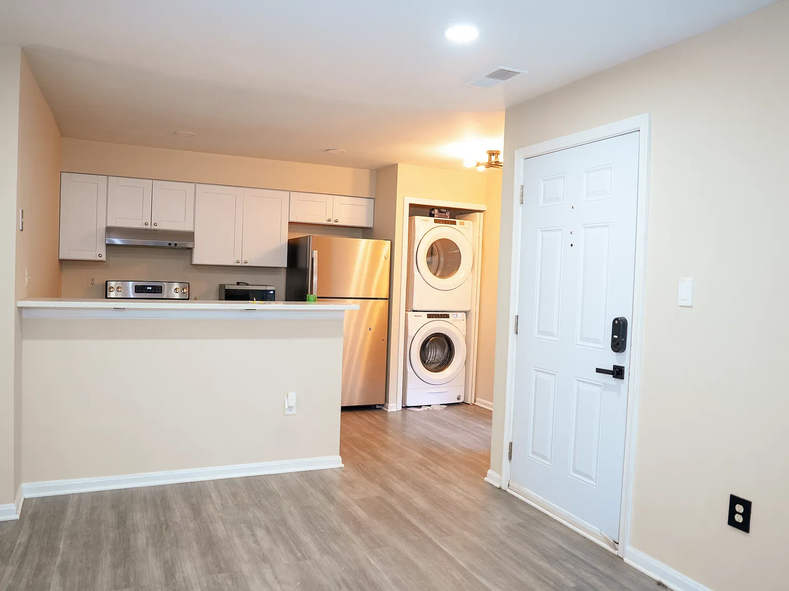 2 bed, 900 sqft, $2,600 — Photo 3
