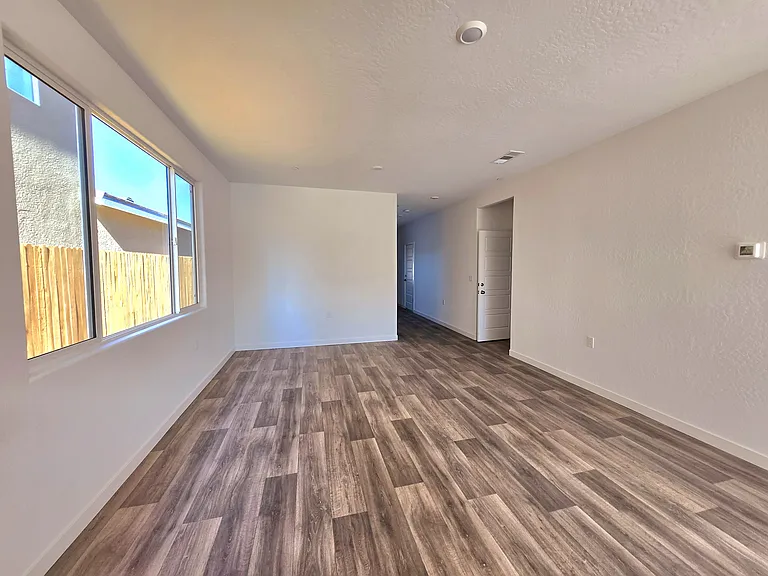 Pioneer Dr W — Photo 16