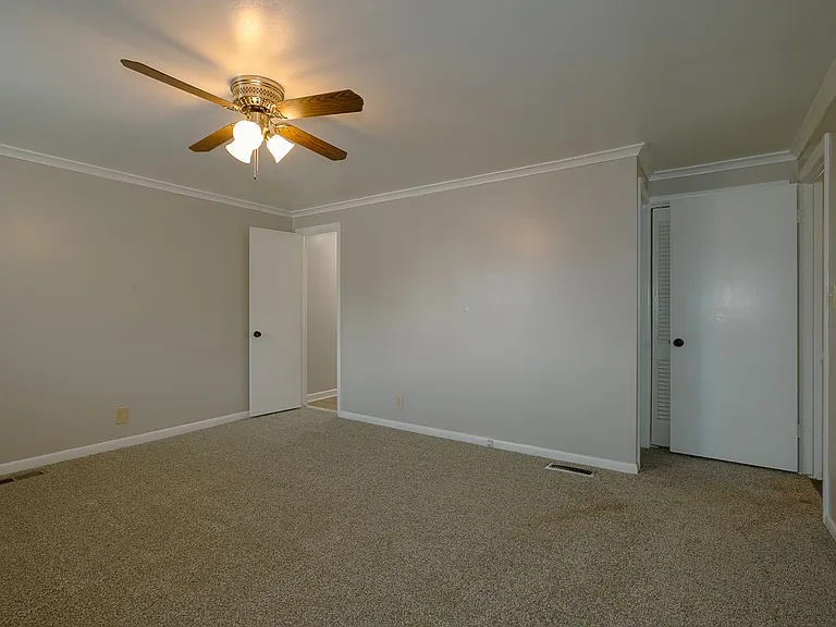 1401-1403 S Frisco Ave — Photo 34