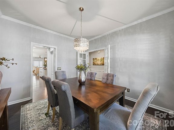 3rd image of 313 Harvest Valley Ln