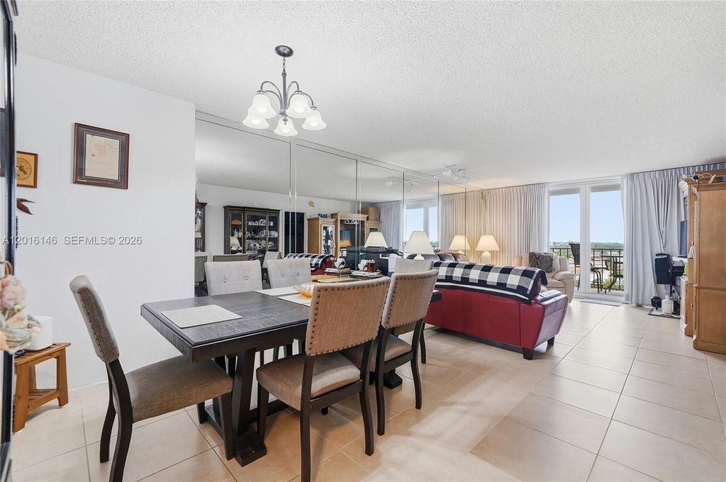 521 N Riverside Dr APT 606, photo 6