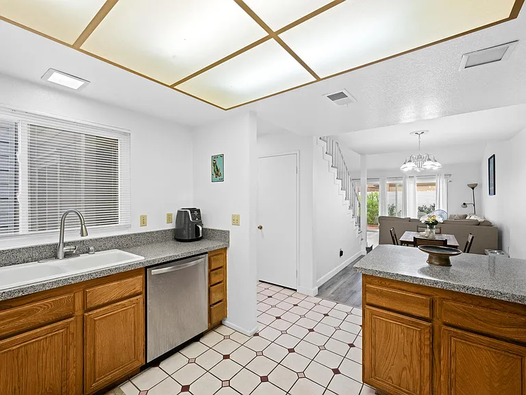 12168 Mount Vernon Ave — Photo 16