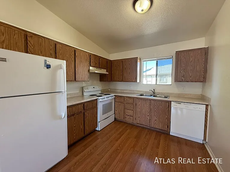 465 W Ivyglen St #3-205 — Photo 1