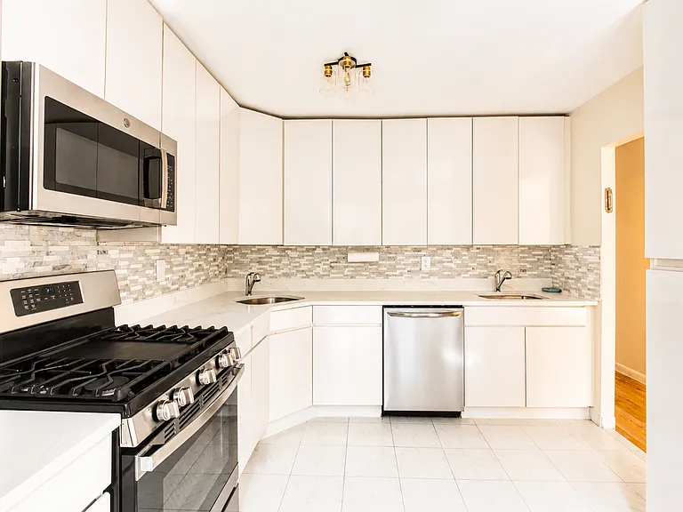 468 Ocean Pkwy #4 — Photo 5
