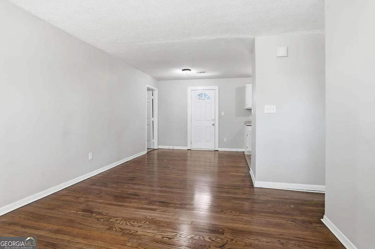 4 bed, 1150 sqft, $700 — Photo 2