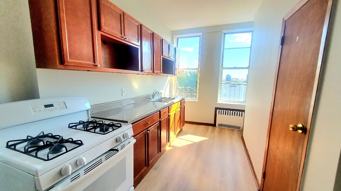 416 Woodward Avenue — Photo 3