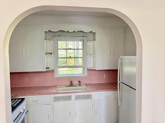 5th image of 64 Chestnut Ridge Rd APT 4