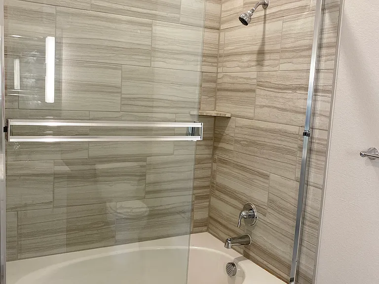 1514 E 15th St #2 — Photo 5