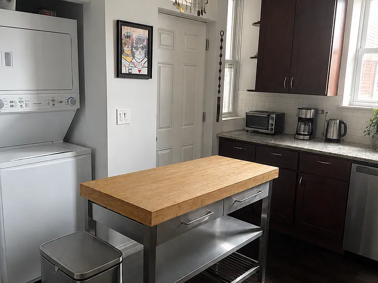 1115 N Rockwell St #1R — Photo 4