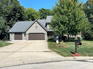 1090 Bawden Cir, Brookfield, WI 53045