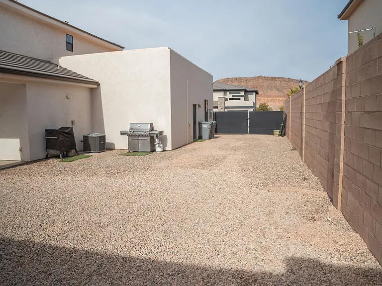 1322 E Toliman Way — Photo 37