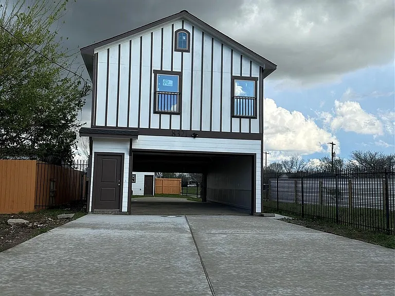 8321 Coma St — Photo 13