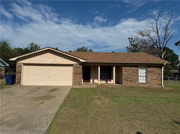 3209 S 93rd Cir, Fort Smith, AR 72903