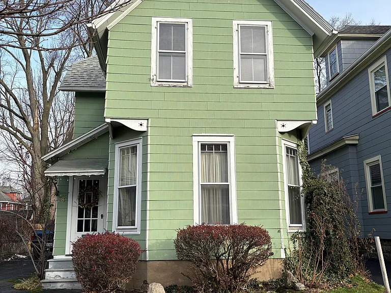 Caroline St — Photo 1