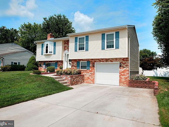 4th image of 728 High Plain Dr