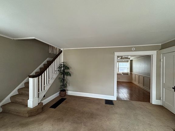 5th image of 105 E Linden St