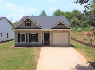 27 Lawrence St, Inman, SC 29349