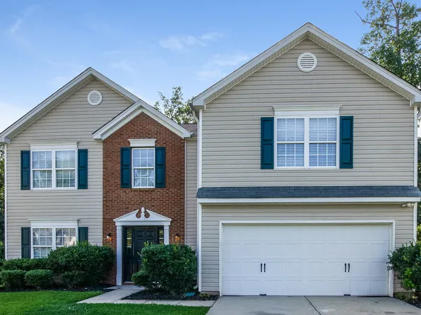 1909 Waters Trail Dr, Charlotte, NC 28216