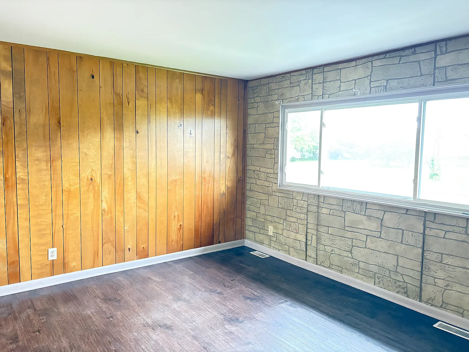 5 bed, 1988 sqft, $1,600 — Photo 2