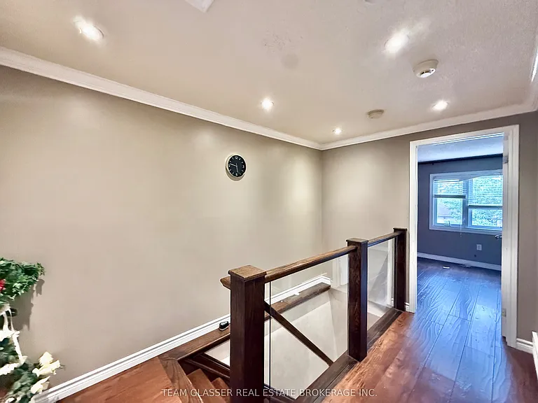 81 Erica Cres — Photo 8
