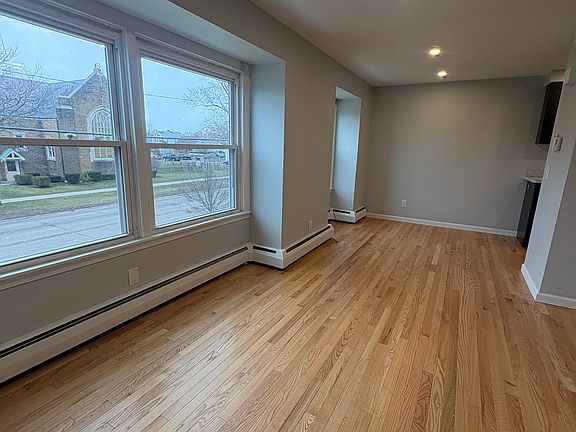 3rd image of 2600 Elmwood Ave APT 5