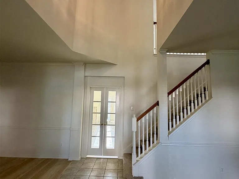 2317 Orleans Ln — Photo 6