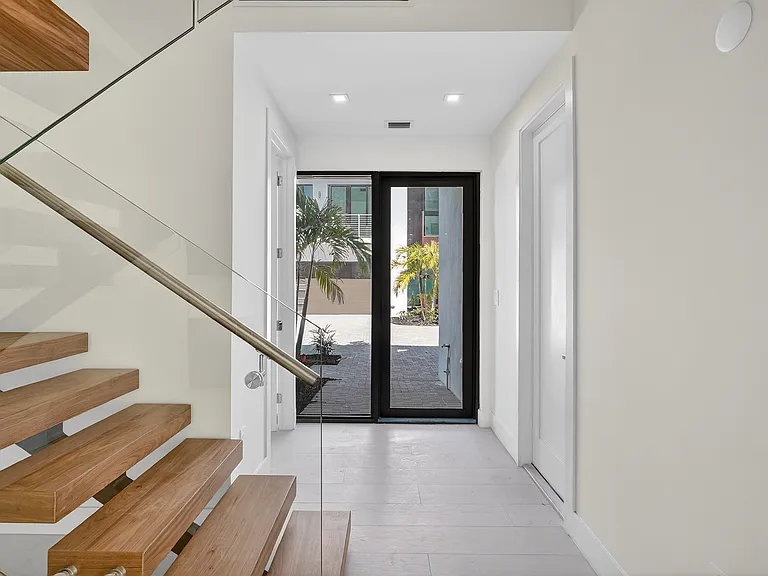 4420 SW 32nd Ave — Photo 8