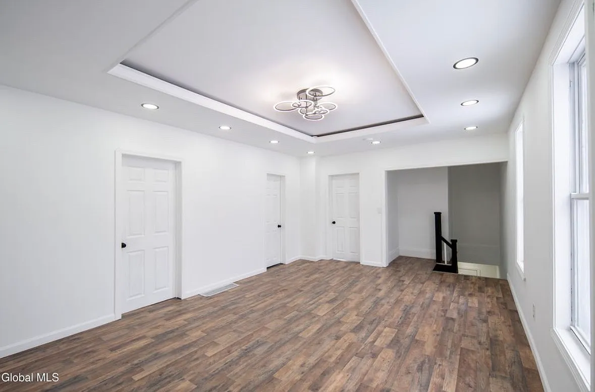 2 bed, 1600 sqft, $1,300 — Photo 4