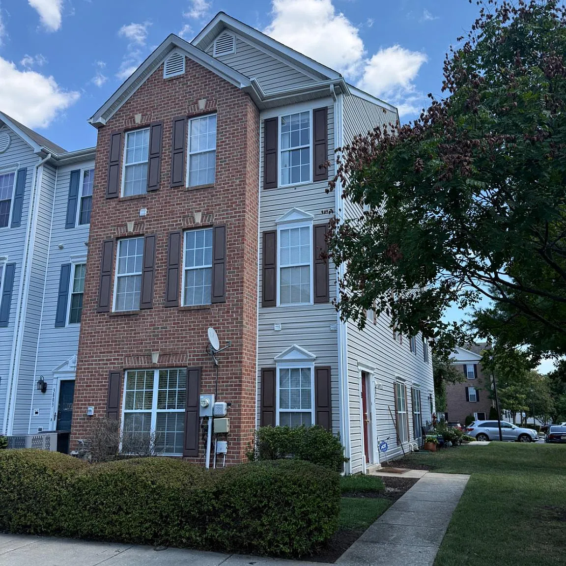 3 bed, 2.5 bath, 1758 sqft, $3,000 — Photo 2