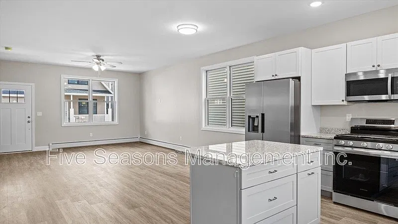 2 bed, 2.5 bath, 1940 sqft, $3,700 — Photo 3