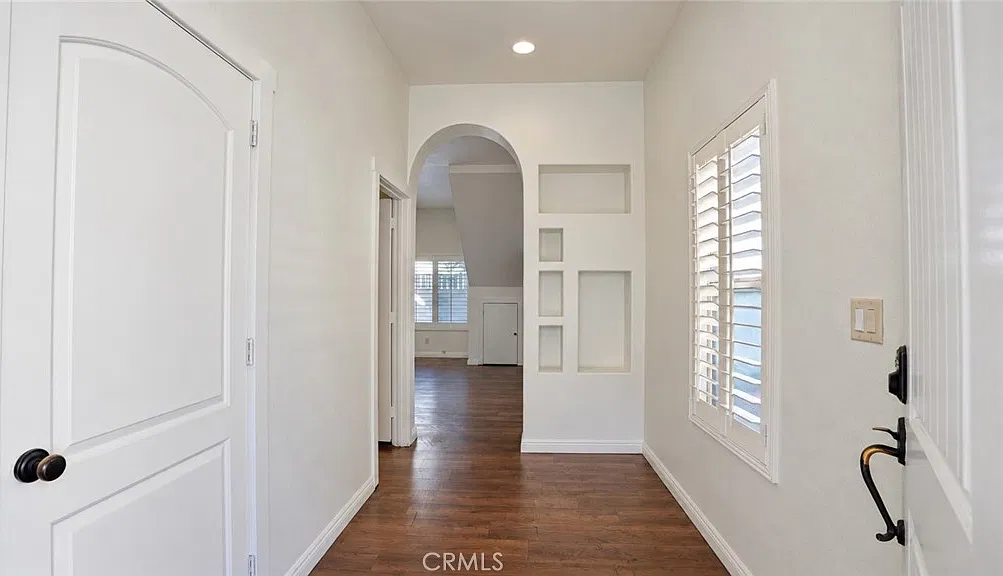 3 bed, 2.5 bath, 2031 sqft, $3,350 — Photo 3