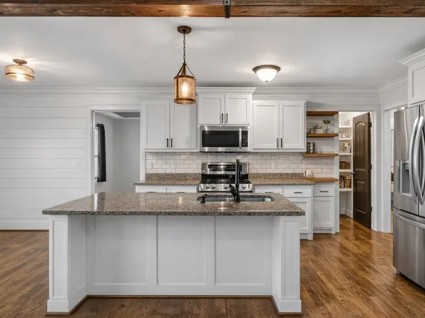 109 Oak Dr, Portland, TN 37148