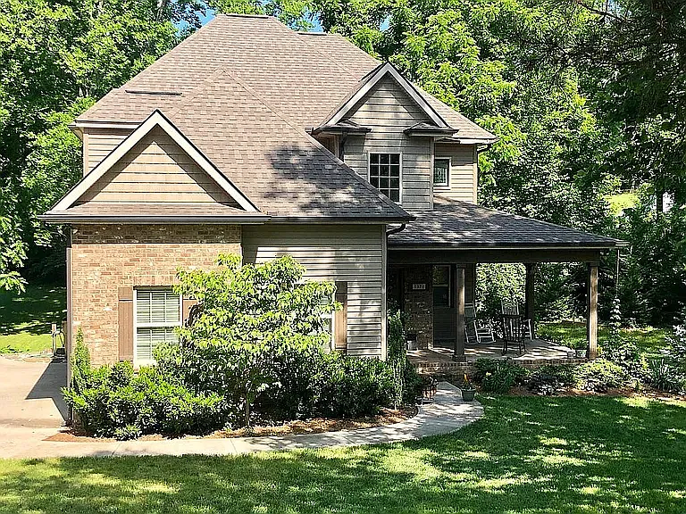 1320 Whitower Dr — Photo 20