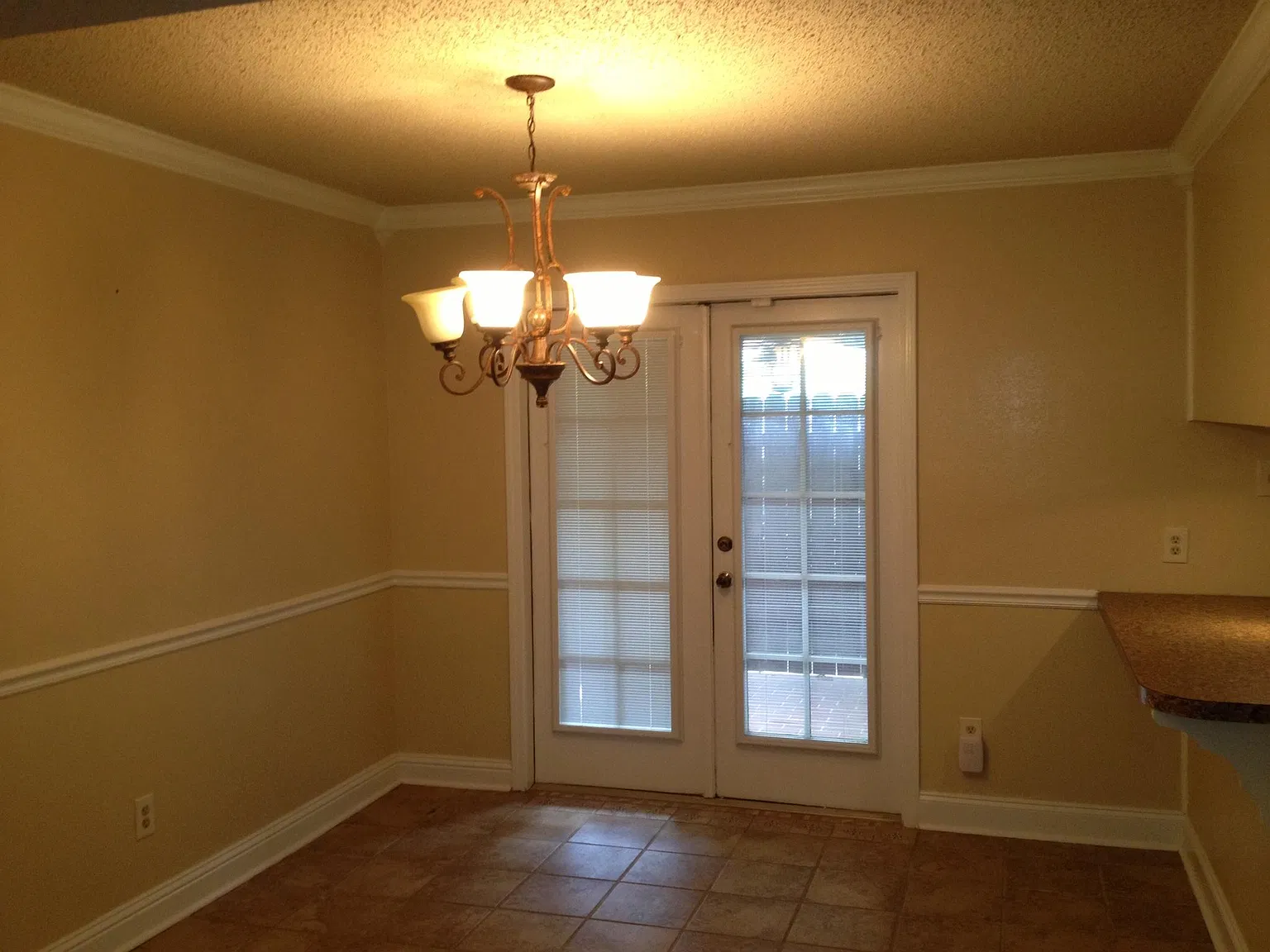 3 bed, 1800 sqft, $1,400 — Photo 2