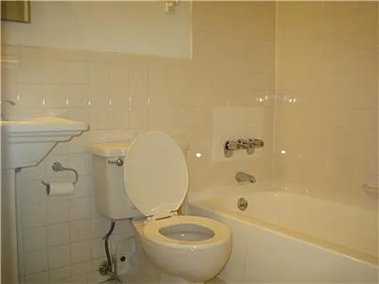 Rented by Nest Seekers International | media 25