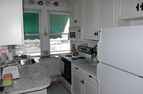 4th image of 801 Brighton Place #C2