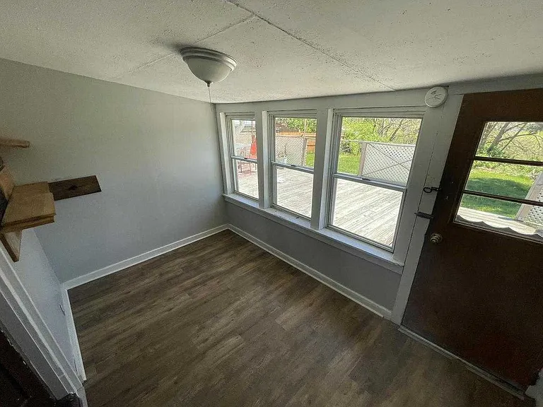222 Honey Pot St — Photo 2