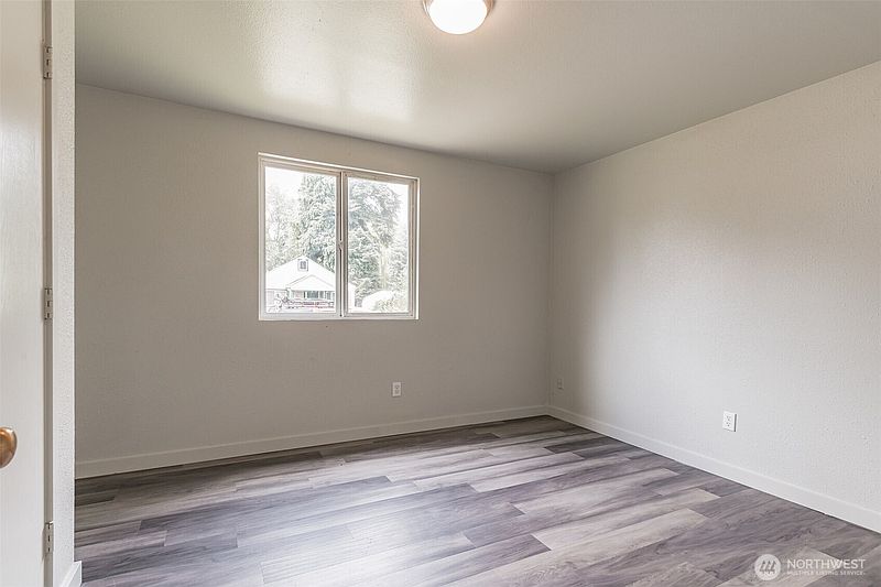 4th image of 820 N 1st Avenue
