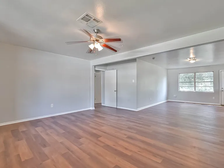 3918 Tavenor Ln — Photo 6