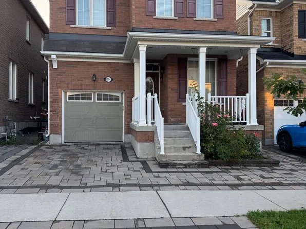 1054 Belcourt St, Pickering, ON L1X 0G3