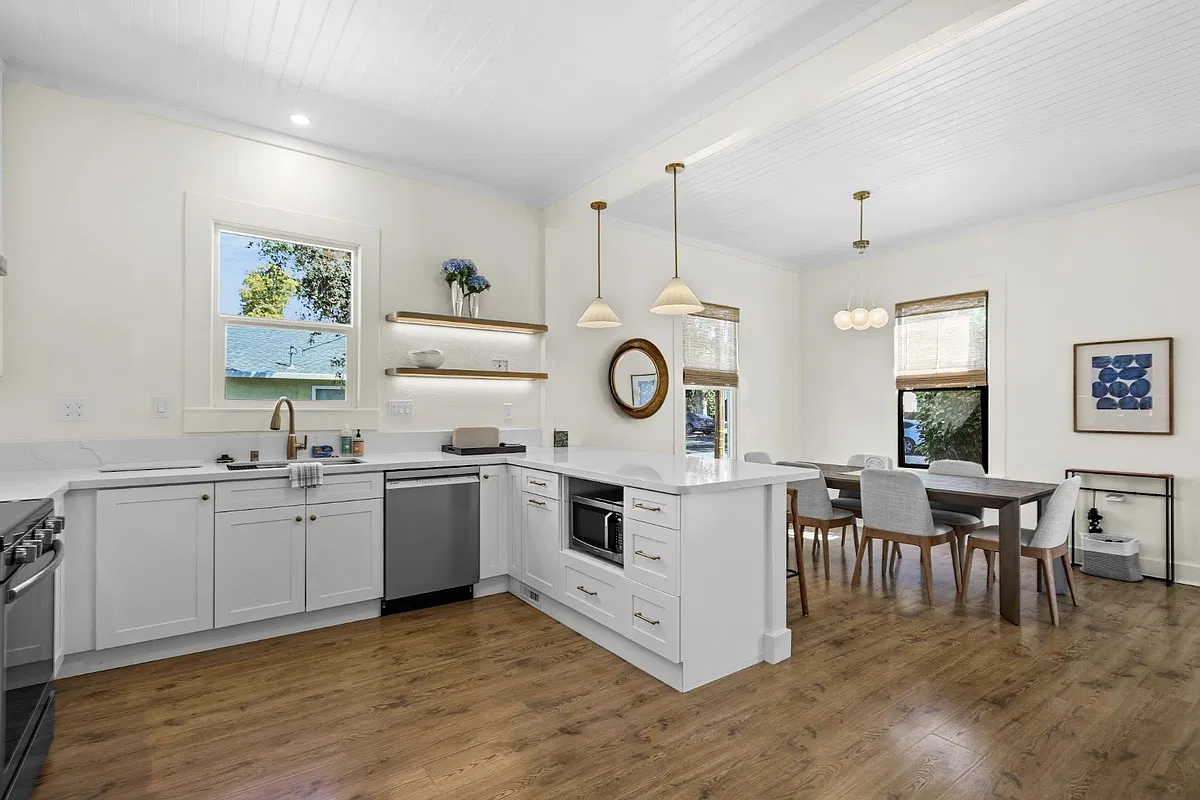 3 bed, $6,000 — Photo 1