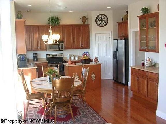 3rd image of 13 Garden Ln