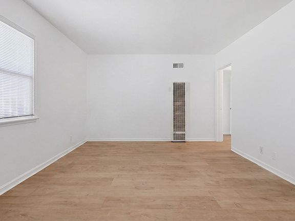 3rd image of 12805 Vanowen St APT 1