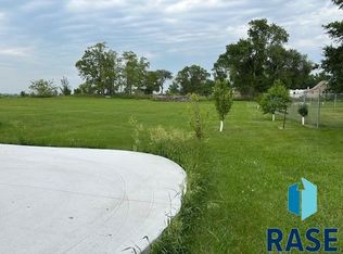 660 N Main Ave, Parker, SD 57053