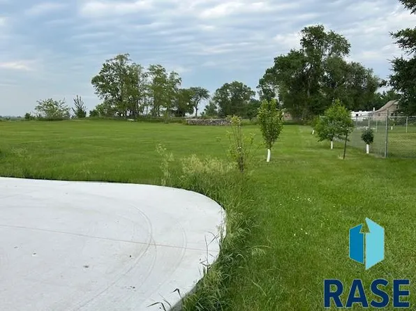 660 N Main Ave, Parker, SD 57053