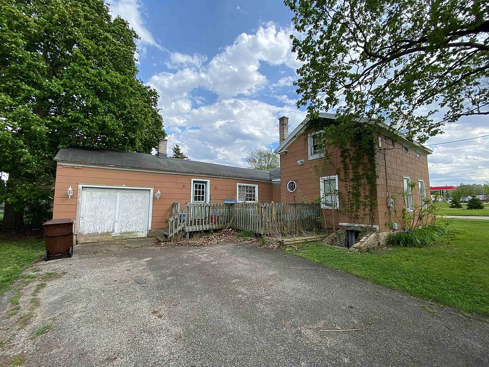 2nd image of 204 E Washington St