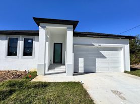 202 Arch Dr, Rotonda West, FL