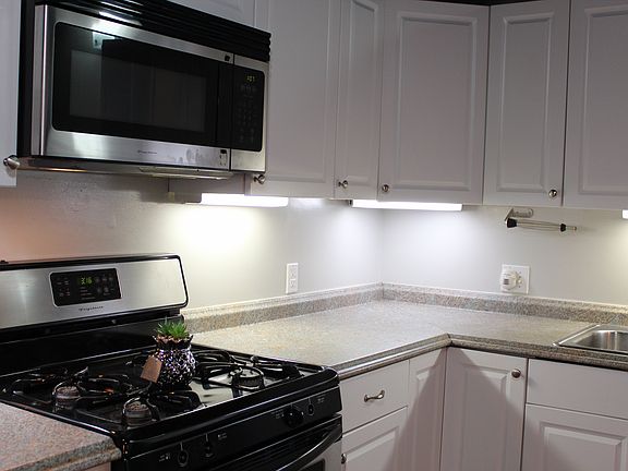 2nd image of 3 Champney Pl #6