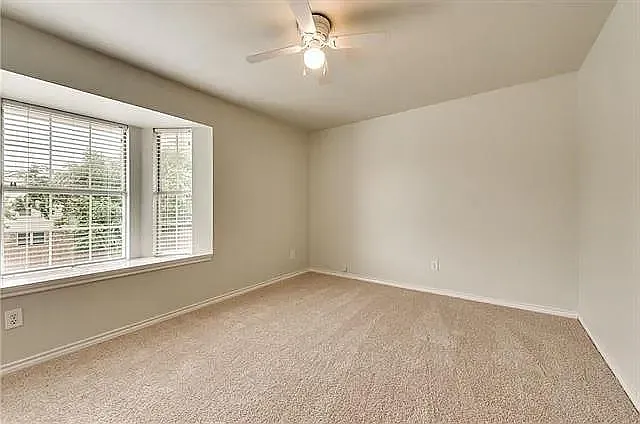 2021 Livingston Ln — Photo 5